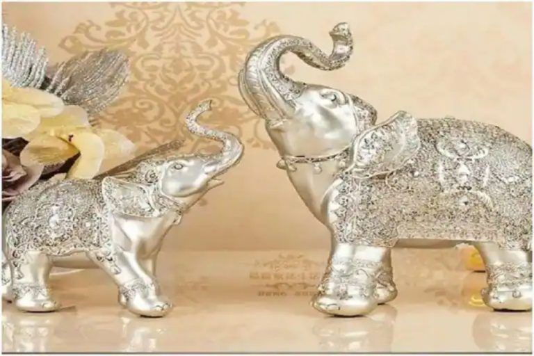 Vastu Tips : घरात या जागेवर ठेवा चांदीचा हत्ती, सोने-चांदीने भरून जाईल तुमची तिजोरी